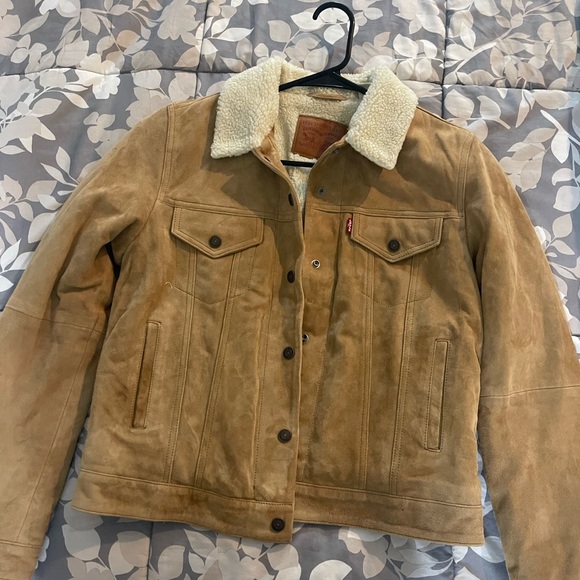 Levi’s Camel Jacket - Picture 3 of 4